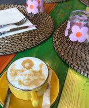 Le Hippie Chic Café image 3