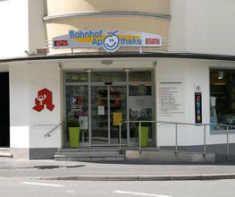 Aussenansicht der Bahnhof-Apotheke