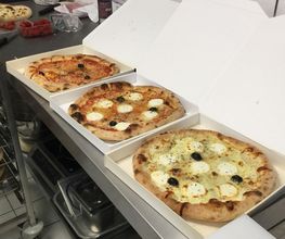 La Pizz image 8