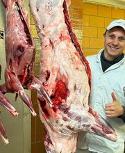 Die Metzgerei Gränitz steht für handwerkliche Qualität, besten Geschmack und ehrliche Metzgertradition aus Chemnitz. Entdecken Sie ein vielfältiges Sortiment an Premium-Fleisch, hausgemachter Wurst, Feinkost und Grillspezialitäten – von Dry Aged Steaks, Wagyu- und Angus-Rindfleisch bis zu Duroc-Schwein, Bratwurst, Rippchen und Fleischpaketen. Jetzt bequem im Online-Shop der Metzgerei Gränitz bestellen und echten Genuss direkt vom Metzger erleben.