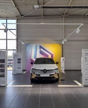 Renault Maintenon - Car Lovers image 5