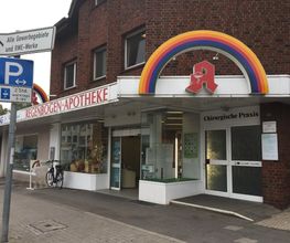 Aussenansicht der Regenbogen-Apotheke
