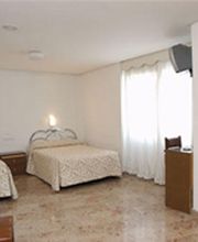 hostal-aragon-interior-03.jpg