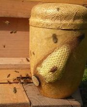 Gestaltete Urnen und Särge Bild 7