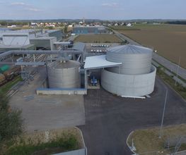 Lagertanks mit einem Volumen von 1.000 to (links) und 3.000 to (rechts) am Standort Gablingen