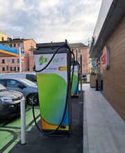IPLANET Ricarica in sicurezza in modalità ultra fast per tutti i veicoli elettrici.