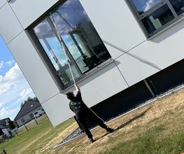 Clean Dream Gebäudereiniung Fenster reinwasser.jpg