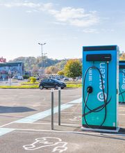 EVzen station de recharge Clamecy - Auchan