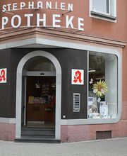 Aussenansicht der Stephanien-Apotheke