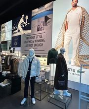 Close Up - Store