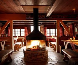 Kaminfeuer in der Elmauer Alm