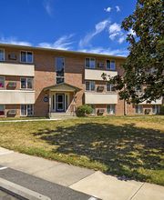 Lake Club Apartments image 7