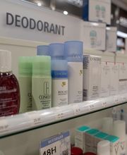 deodorant-caissier-pharmacie-sun-store-marin-manor