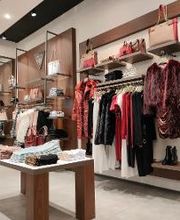GUESS immagine 14