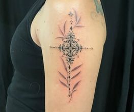 Raketenwacholder Tattoo und Piercing Bild 1