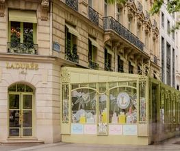 Ladurée Paris Champs-Elysées image 2