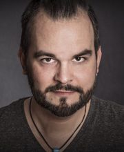 Portrait von Left Engelmann im Studio B im Left Style Domizil - Tonstudio Dresden