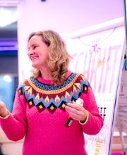 Moderation und visuelle Begleitung in Aktion: Martina Grigoleit – Graphic Recording in Lübeck erklärt Inhalte und übersetzt Gespräche live in Bilder.