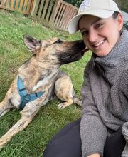 Hundetrainerin Nikoleta Roth mit Pippa