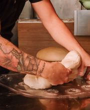 Travail de la pate à pizza