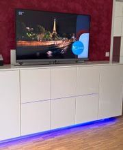 ...das neue Hideboard mit viel Technik...