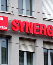 Fassadenwerbung mit Leuchtbuchstaben. Produziert von engelberg werbeland, Pforzheim