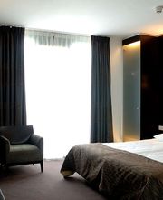 Deluxe Two Twin Bed Guest Room