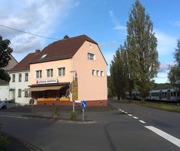 Aussenansicht der Spitzweg-Apotheke