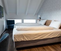 Hotel Kino Bar, Loge AG Bild 14