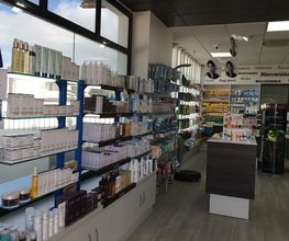 farmacia-lanzarote-estanteria-mostrador.jpg