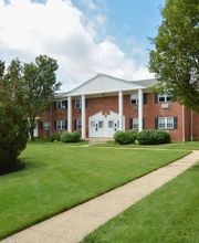 Country Manor Apartments image 15