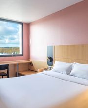 B&B HOTEL Calais Terminal Cité de l'Europe 3 étoiles image 3