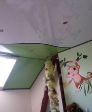 03bbeccd6378eff20a135ff13afca6fb - weiße + grüne Lackdecke geschwungen m. Spots.jpg