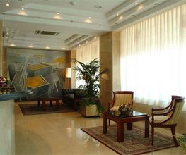 hotel-gran-legazpi-lobby-03.jpg