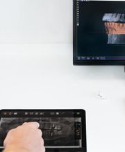 Zahnarzt Dr. Boeck in Leonberg bei der Arbeit