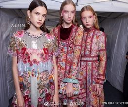 van Soest Stoffe Exquisite Stickereien mit floralen Motiven, ideal für hochwertige Couture und Bühnenmode
