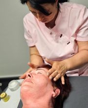 MOÈ Nails & Beauty Wohltuende Gesichtsmassage in Augsburg – für frische Haut und ein strahlendes Aussehen.