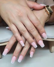 Hélène beauté nails image 9
