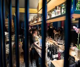 YNOS Kitchen Bar Bild 1