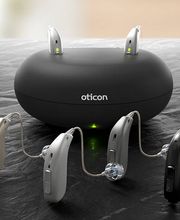 Hörhilfe Zug AG, Monica De Carli Bild 1