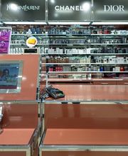 caissier-pharmacie-sun-store-lausanne-metropole