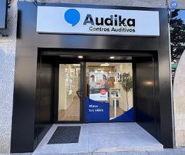 Entrada del Centro Auditivo Audika en Logroño