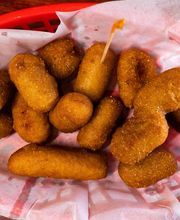 Bold Bites Sports Bar & Grill image 9