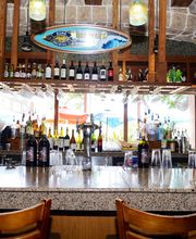 Full bar with speciality cocktails