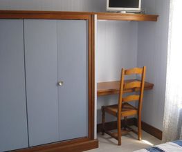 HOTEL L ENTRACTE image 4