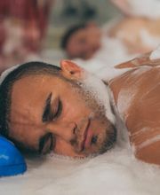 Ganzkörperseifenschaummassage