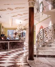 Ladurée Champs-Elysées image 6