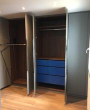 Menuiserie Luquiens - dressing sur-mesure avec tiroirs portes ouvertes - Coppet