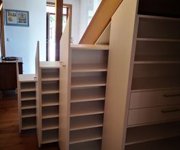 Treppenschrank