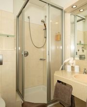 Bad Doppelzimmer zum Garten - Boutique Hotel Rosengarten Hamburg